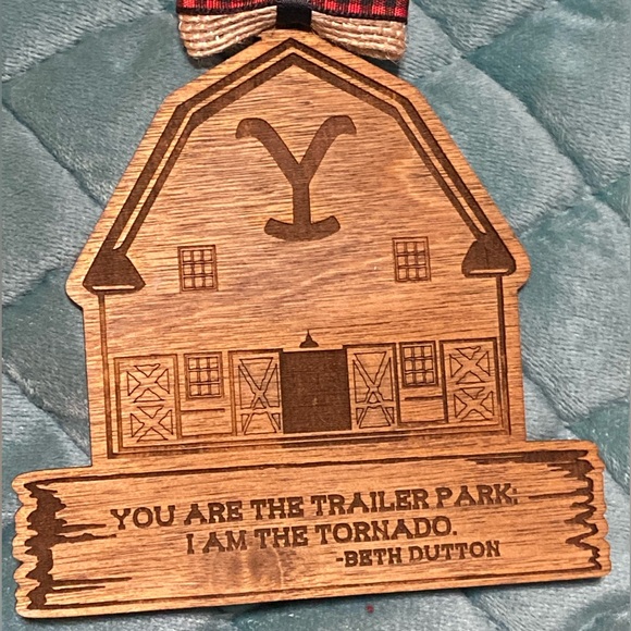 Yellowstone Beth Dutton Barn Ornament - Picture 2 of 2
